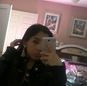 Meet your Posher, Anahi